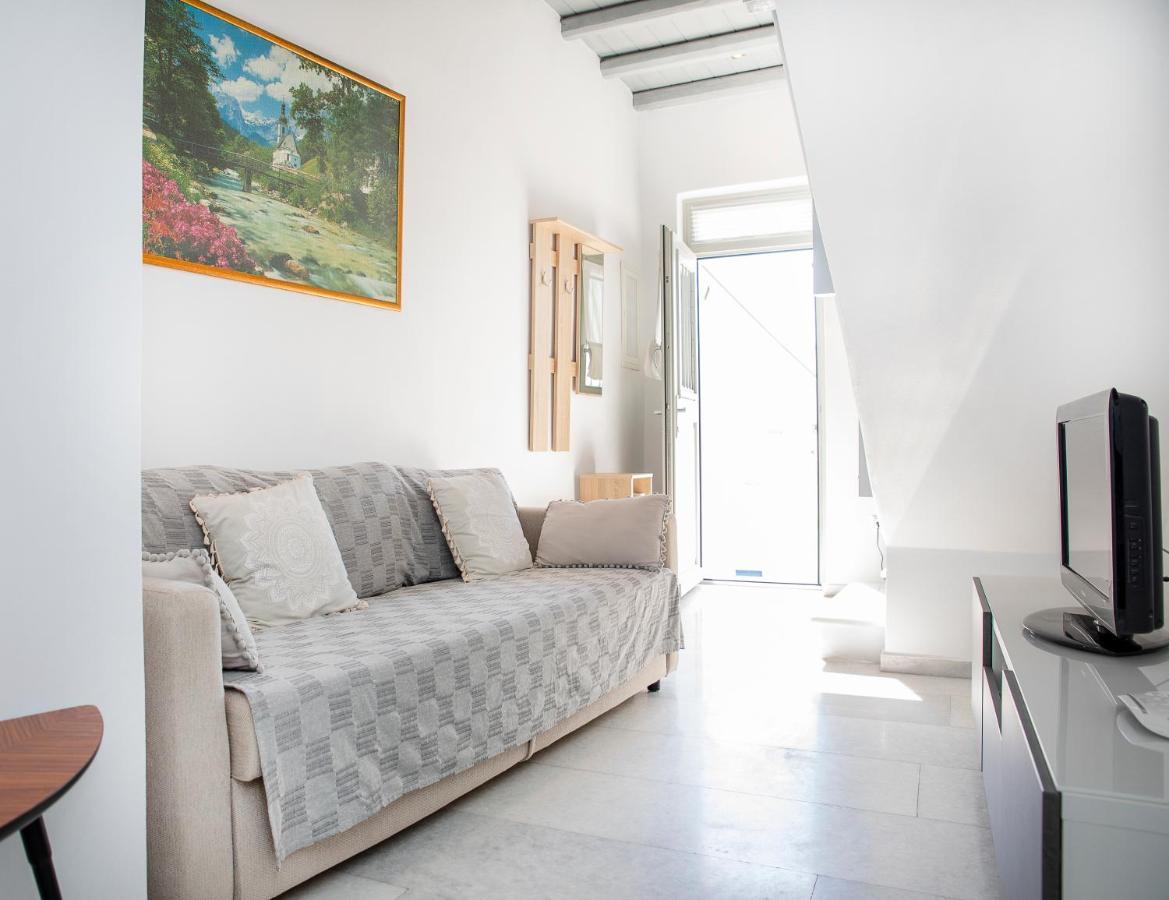 Caper-2 Bedroom Traditional Home With Amazing View Náousa Exterior foto